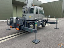 Kato 13 Ton City Crane slide 23