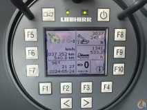 Liebherr LTM 1070-4.2 slide 6