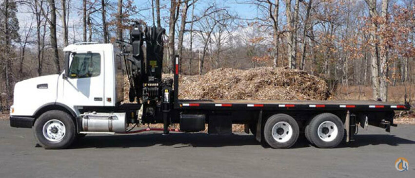 Sold HIAB KNUCKLEBOOM 300-4 ; 2002 VOLVO VHD64B Crane in