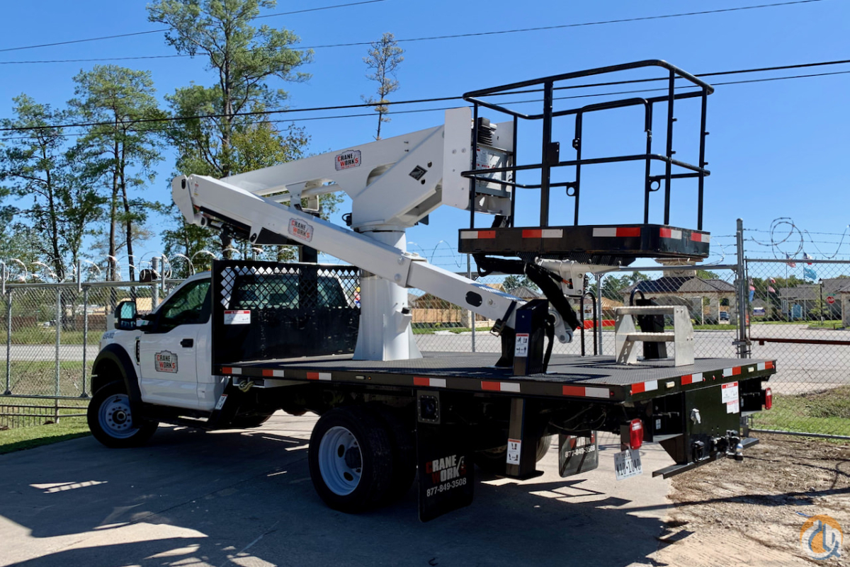 Used Versalift VST50TN bucket truck on Ford F550 chassis Crane for