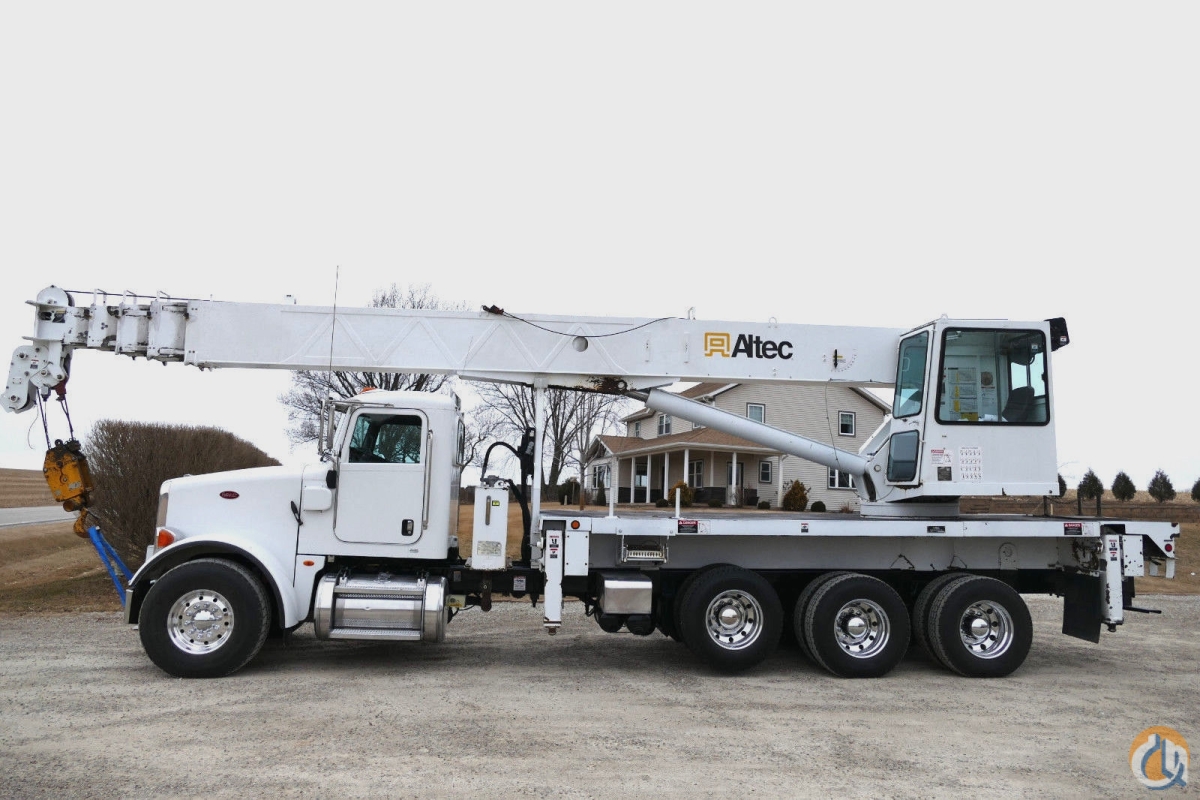 Sold 2009 Peterbilt 365 Altec AC38-127 Crane for in ...