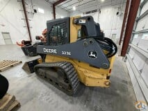 2015 JOHN DEERE 323E slide 5