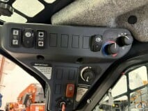 2015 JOHN DEERE 323E slide 9