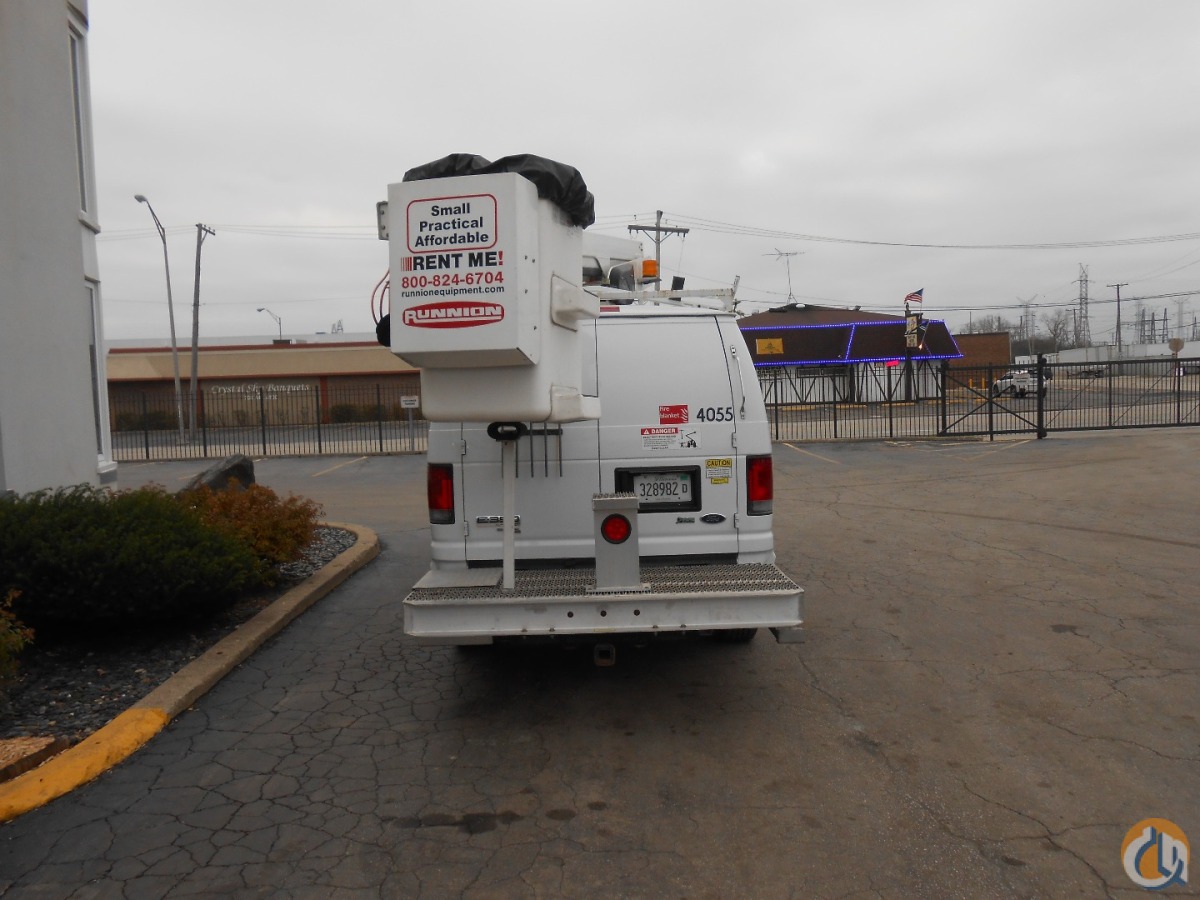 Versalift VANTEL34IH Bucket Van Bucket VERSALIFT VAN TEL29N Runnion