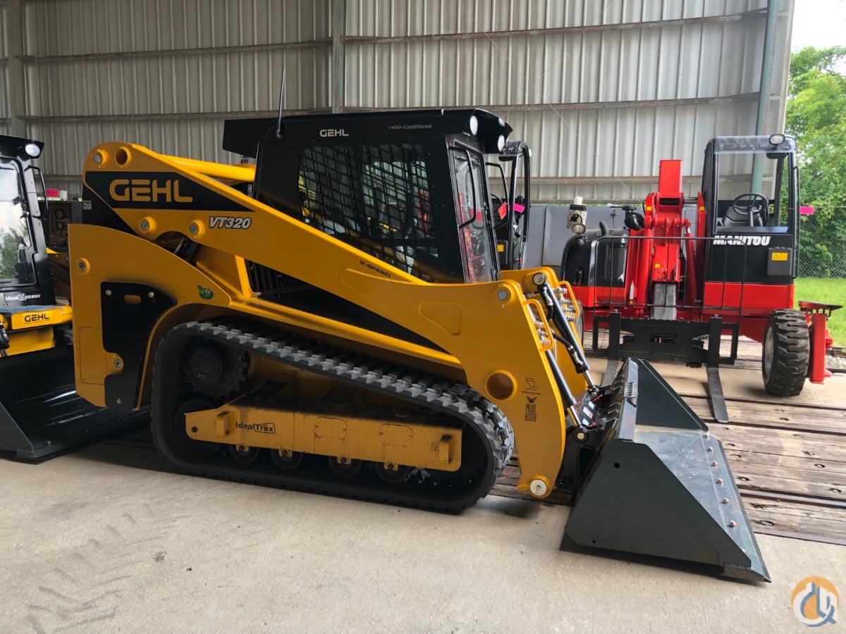 New Gehl VT320 vertical lift track loader Skid Steers GEHL VT320