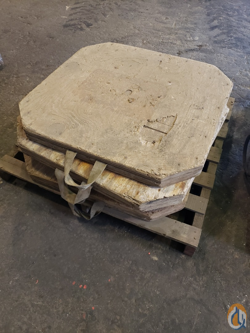Unknown Used Outrigger Pads PT0051 Outrigger Mats Pads and Cribbing