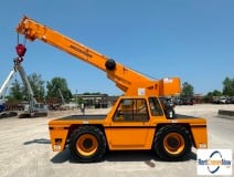 picture of a crane